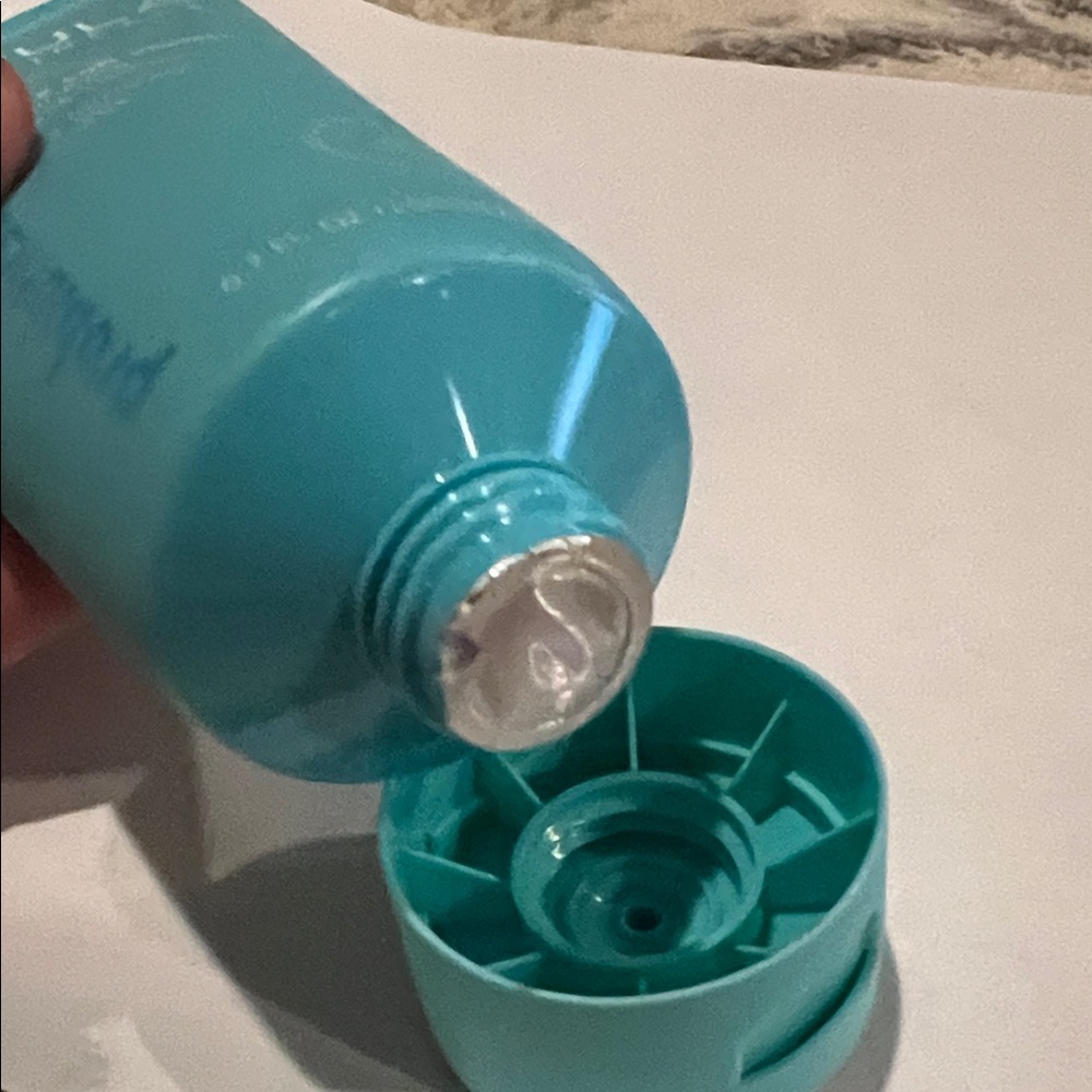TULA skincare The cult classic facial cleanser - Picture 4 of 4